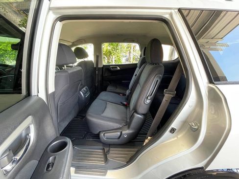 Used 2017 Nissan Pathfinder SV w/ Cargo Package FWD image 4