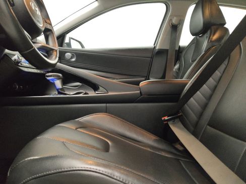 Used 2025 Hyundai Elantra Limited FWD image 17