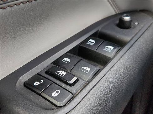 Used 2025 Jeep Compass Limited AWD/4WD image 16