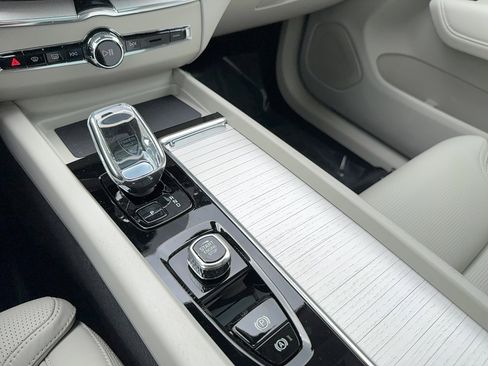New 2026 Volvo XC60 B5 Ultra w/ Protection Package Premier image 25