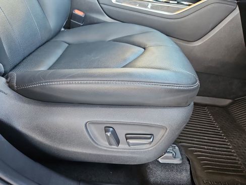 Used 2021 Toyota Highlander Limited image 29