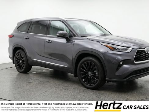 Used 2025 Toyota Highlander XSE image 1