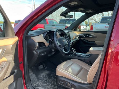 Used 2023 Chevrolet Traverse Premier image 18