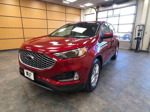 Used 2024 Ford Edge SEL w/ Convenience Package image 3