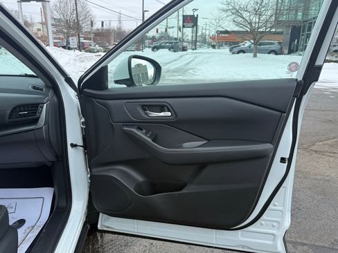 Used 2024 Nissan Rogue SV image 17