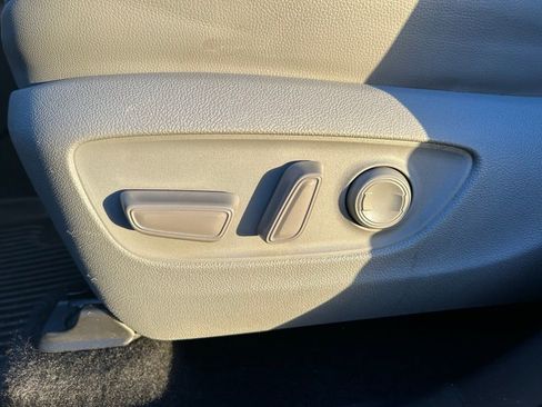 Used 2023 Toyota Highlander Limited image 16