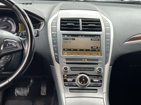 Used 2018 Lincoln MKZ Select w/ Technology Package image 30