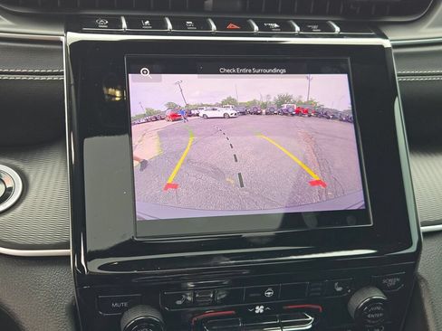 Certified 2024 Jeep Grand Cherokee Altitude AWD/4WD image 8