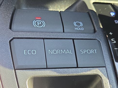 Used 2025 Toyota RAV4 LE image 22