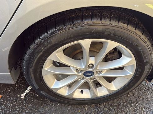 Used 2020 Ford Fusion SE FWD image 9