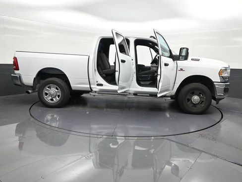 Used 2024 RAM 2500 Tradesman w/ Chrome Appearance Group AWD/4WD image 33