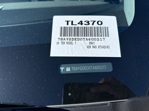 Used 2026 Tesla Model Y 2WD image 9