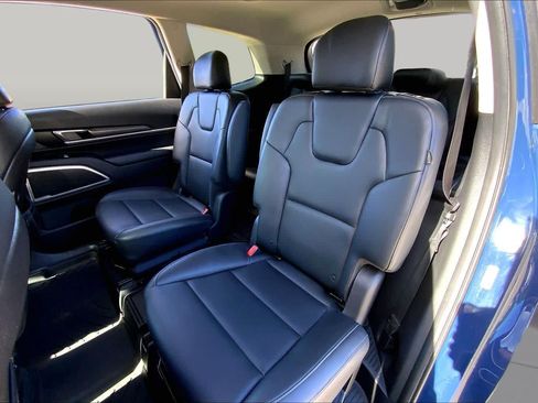 Used 2024 Kia Telluride S FWD image 19