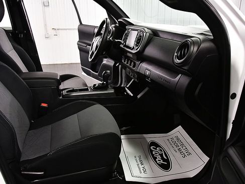 Used 2023 Toyota Tacoma TRD Sport AWD/4WD image 29