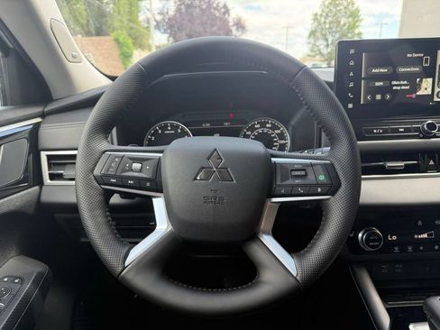 New 2026 Mitsubishi Outlander AWD image 8