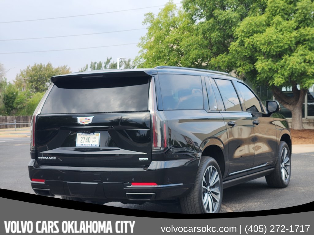 Used 2025 Cadillac Escalade ESV Sport AWD/4WD image 4