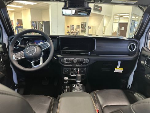 New 2025 Jeep Wrangler Unlimited Sahara AWD/4WD image 13