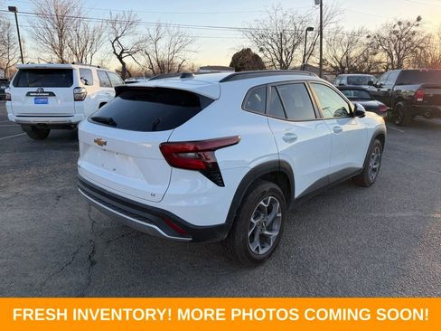 Used 2025 Chevrolet Trax LT image 7