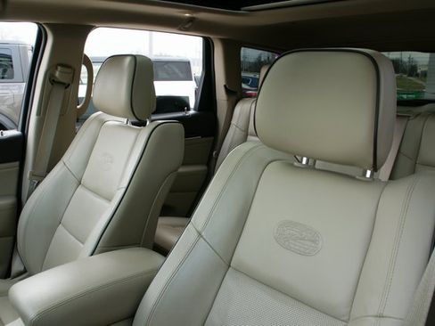 Used 2020 Jeep Grand Cherokee Overland image 16