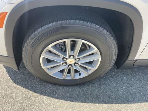 Used 2022 Chevrolet Traverse LT image 16