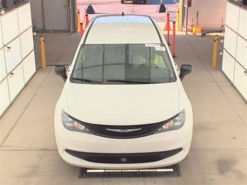 Used 2024 Chrysler Voyager LX FWD image 2