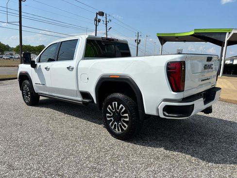 Used 2026 GMC Sierra 2500 Denali Ultimate w/ LPO, Black Badging Package image 4
