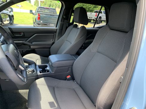Used 2025 Toyota 4Runner SR5 AWD/4WD image 9