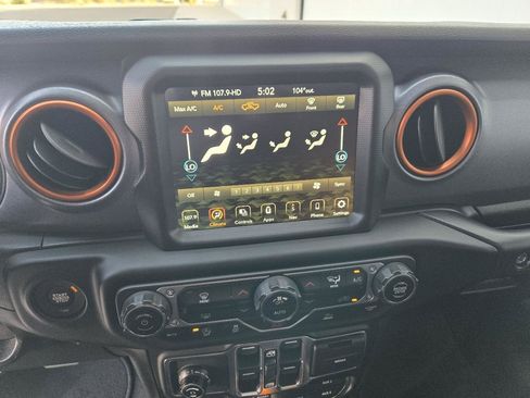 Used 2021 Jeep Gladiator Mojave AWD/4WD image 35