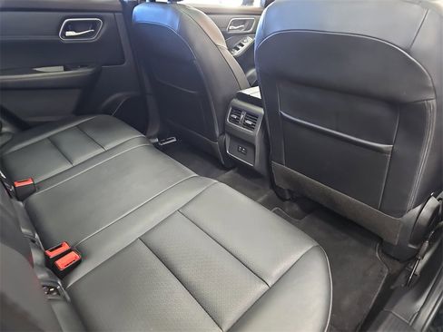 Used 2021 Nissan Rogue SV w/ Premium Package image 11