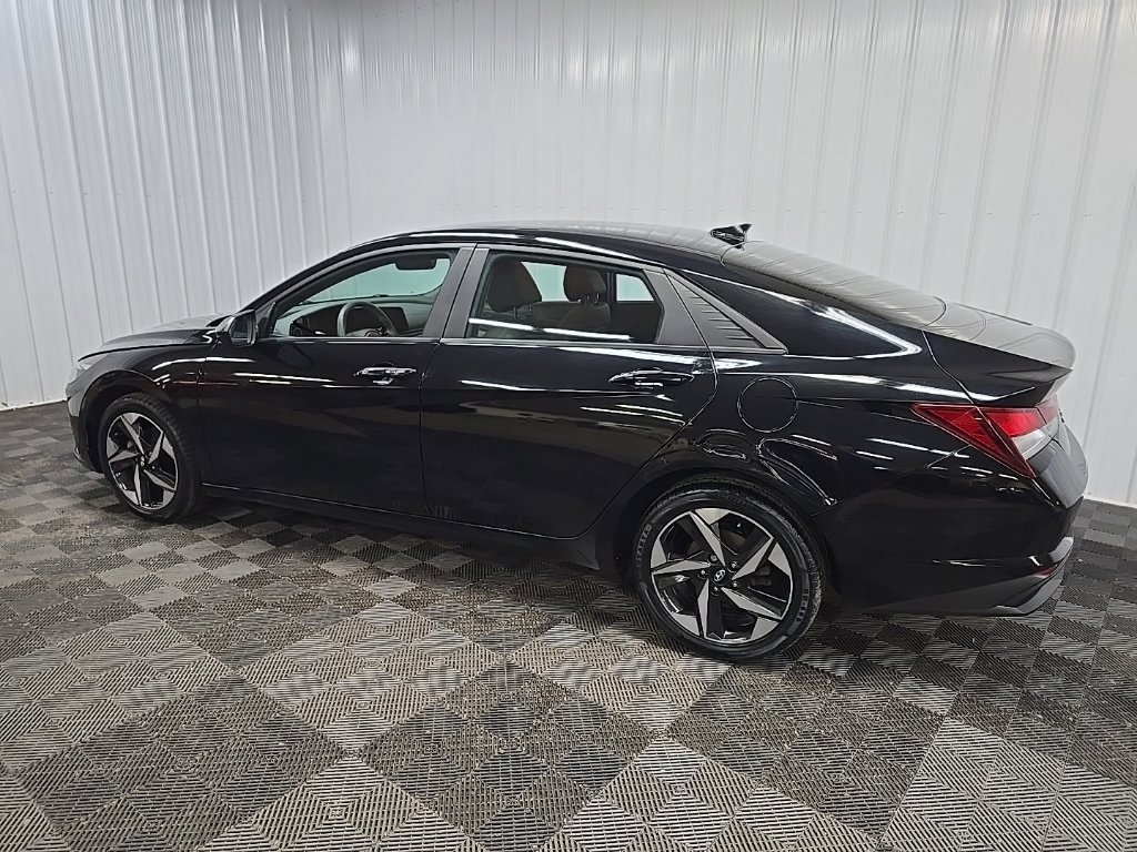 Used 2023 Hyundai Elantra SEL w/ Convenience Package FWD image 4