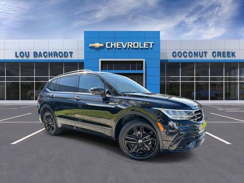 Used 2022 Volkswagen Tiguan SE R-Line FWD image 1