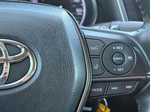 Used 2022 Toyota Camry SE image 11