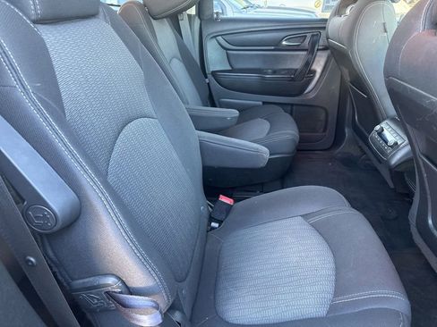 Used 2014 Chevrolet Traverse LT image 39