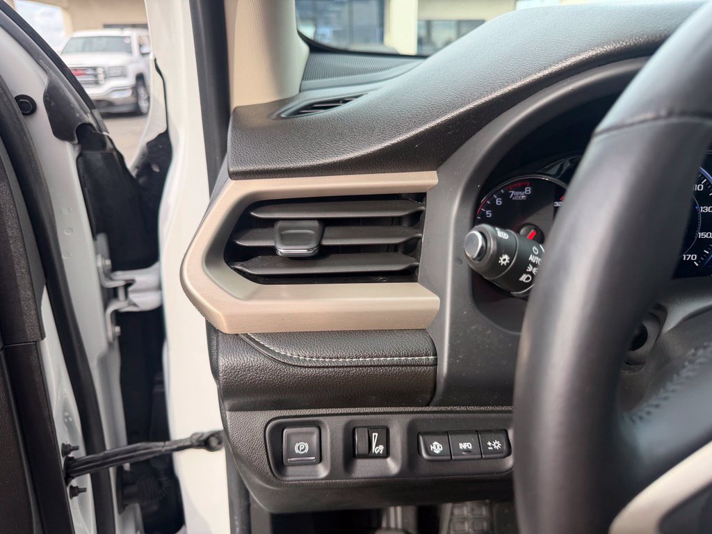 Used 2021 GMC Acadia Denali w/ Denali Technology Package FWD image 27
