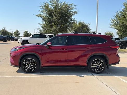 Used 2021 Toyota Highlander Limited FWD image 5