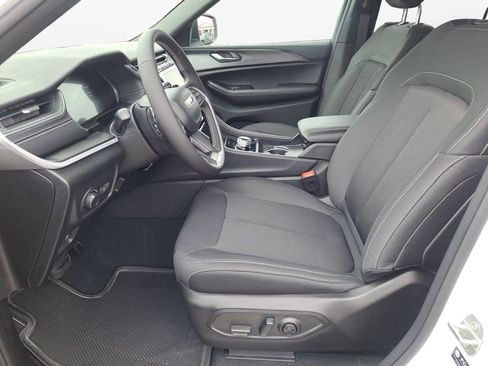 New 2025 Jeep Grand Cherokee Laredo image 19