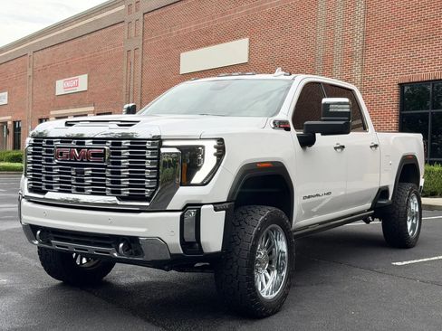 Used 2024 GMC Sierra 2500 Denali w/ Denali Reserve Package AWD/4WD image 8