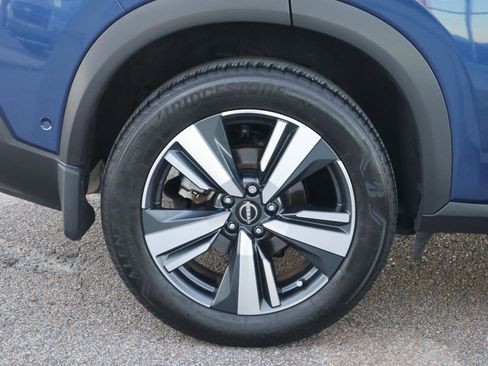 Used 2023 Nissan Rogue SL w/ SL Premium Package image 10