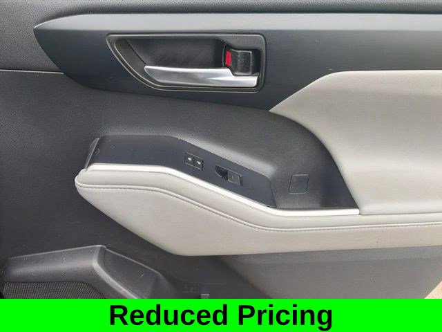 Used 2020 Toyota Highlander XLE AWD/4WD image 44