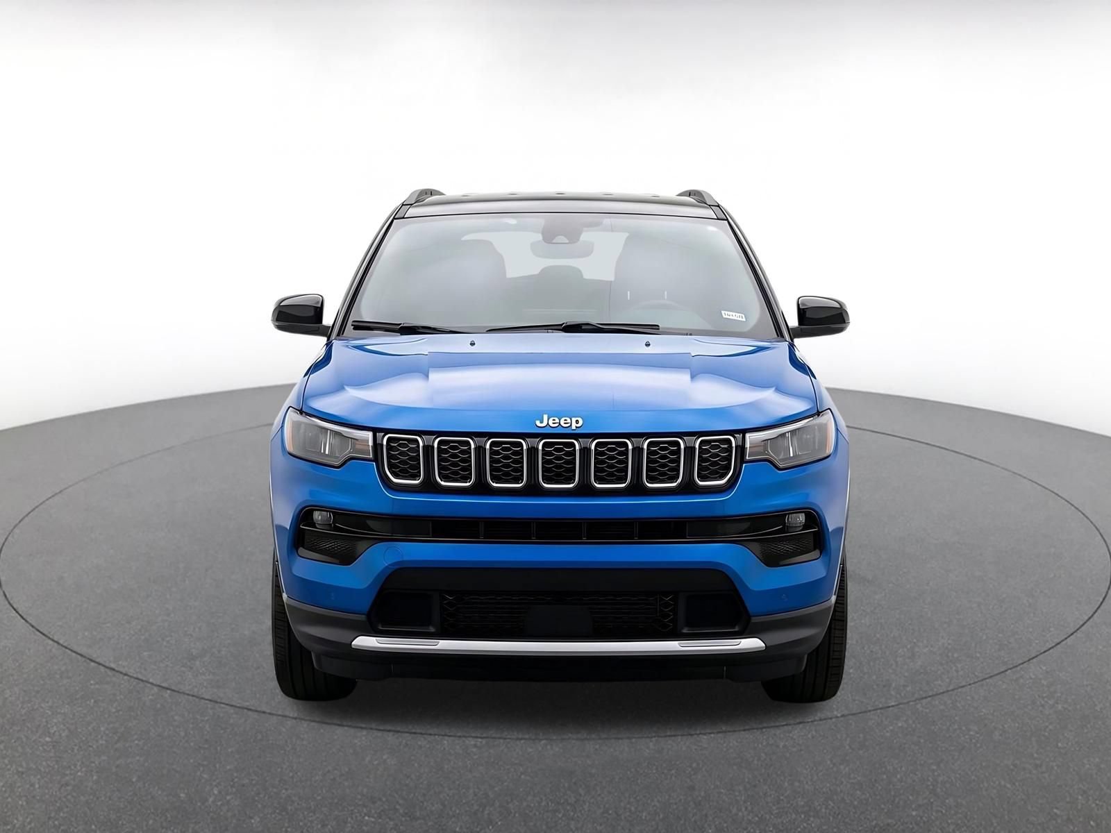Used 2025 Jeep Compass Limited AWD/4WD image 2