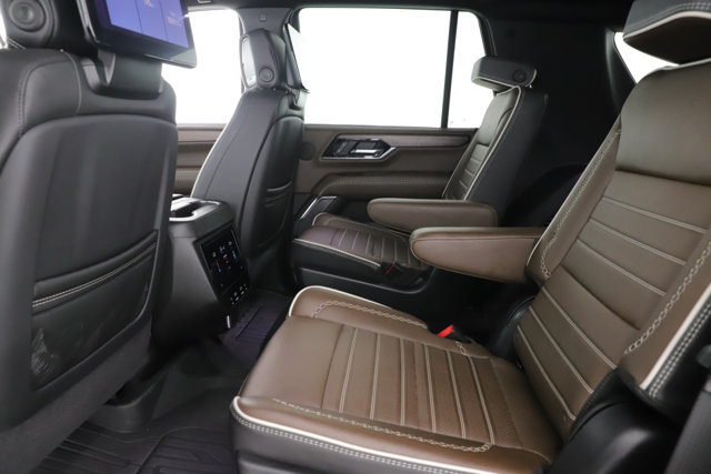 Used 2025 GMC Yukon Denali Ultimate w/ LPO, Floor Liner Package AWD/4WD image 30