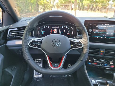 Used 2025 Volkswagen Jetta GLI Autobahn FWD image 17