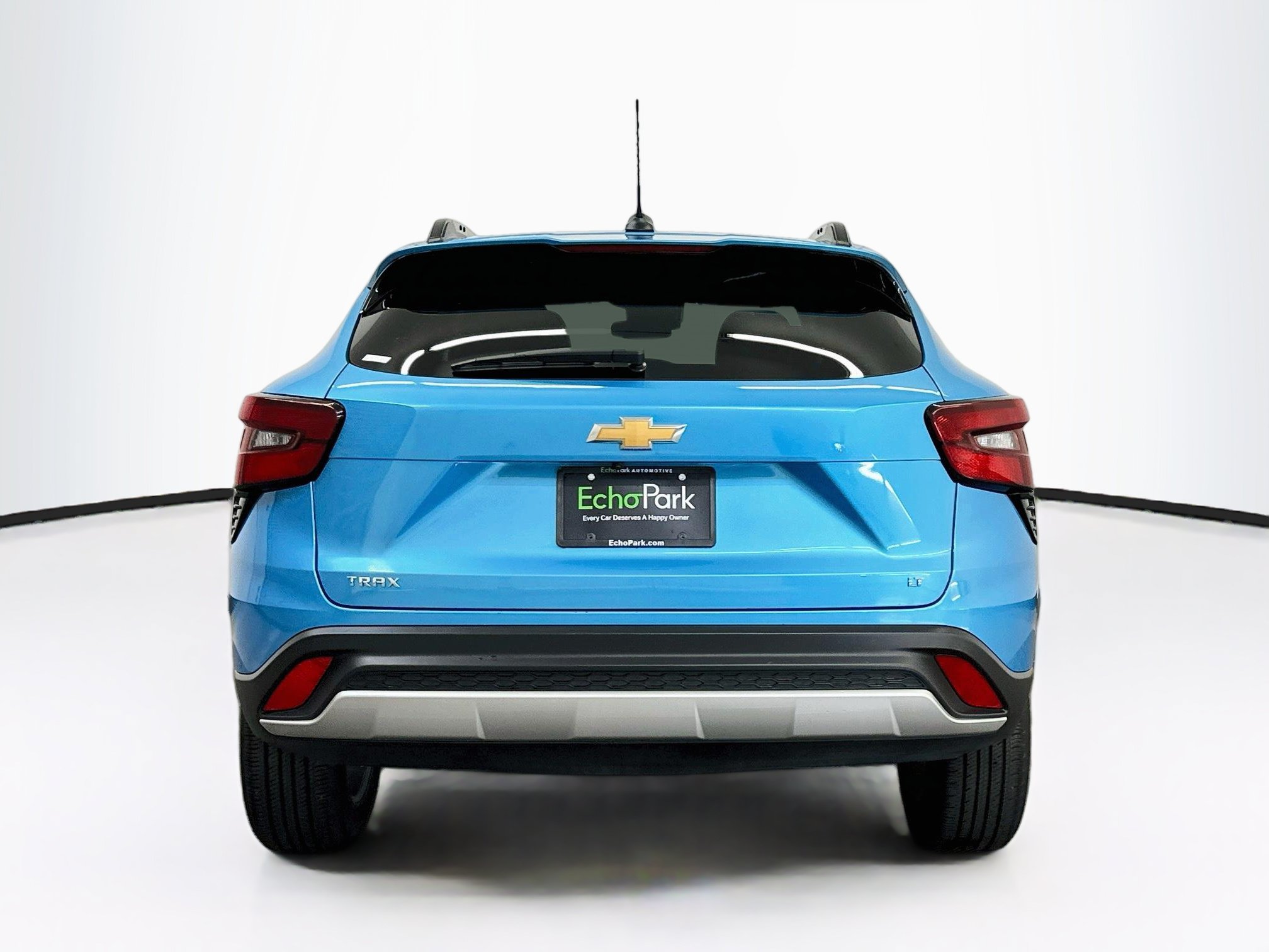 Used 2025 Chevrolet Trax LT FWD image 7