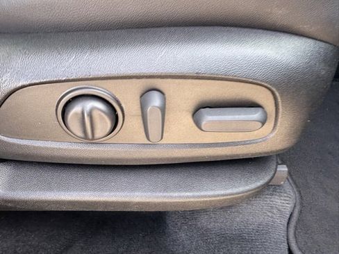 Used 2023 Chevrolet Traverse LT image 37