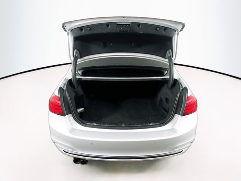 Used 2018 BMW 330e image 31