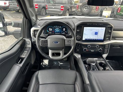 Used 2022 Ford F150 Lariat image 9