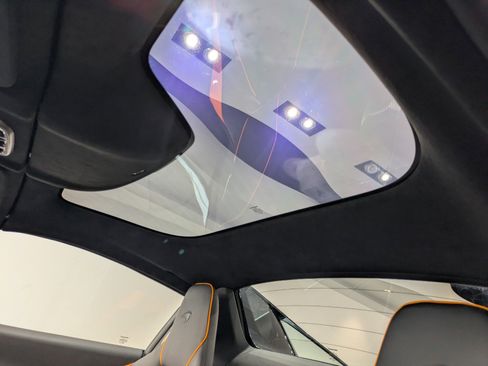 Used 2025 McLaren Artura Spider image 19