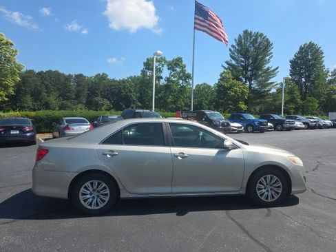 Used 2014 Toyota Camry LE FWD image 9