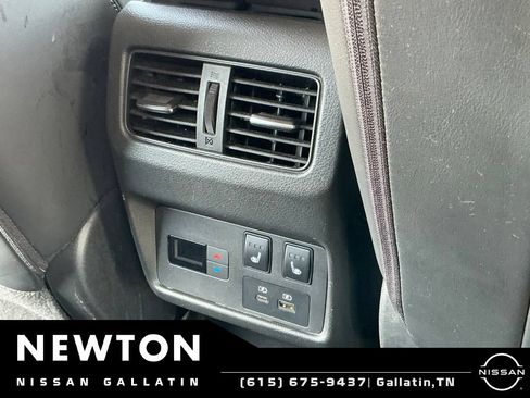 Used 2021 Nissan Rogue Platinum FWD image 17