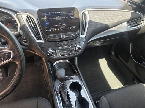 Used 2025 Chevrolet Malibu LT FWD image 16